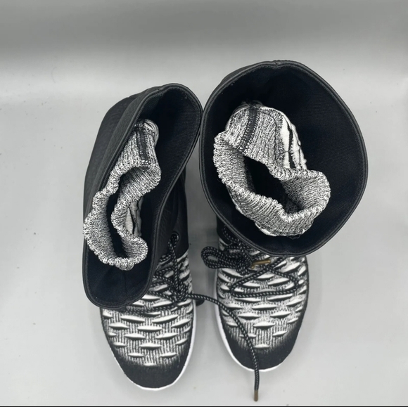 Nike Womens Roshe 2 Hi Flyknit Black White Sneakerboots 861708-002 Size 7.5 - Picture 8 of 11